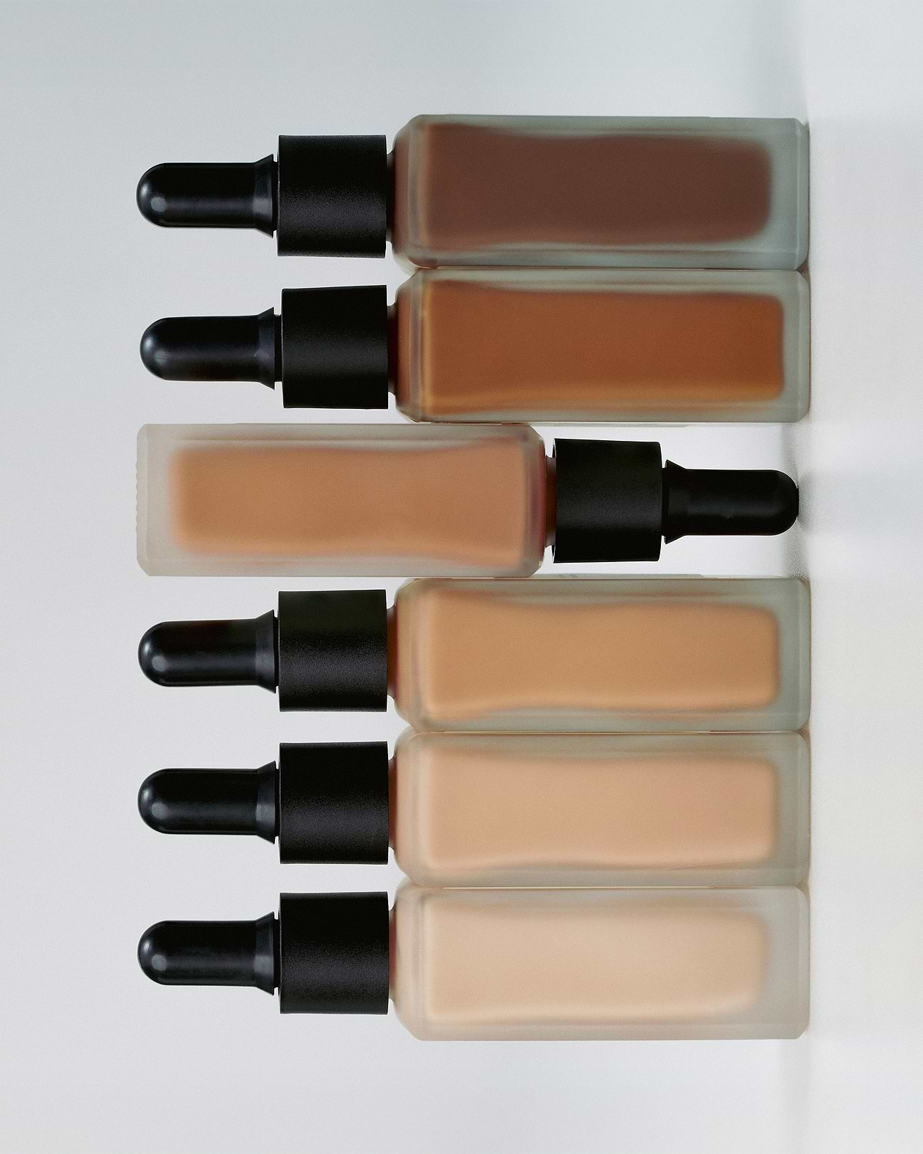 Typology T10 リキッドファンデーション Tinted Face Serum — Typology