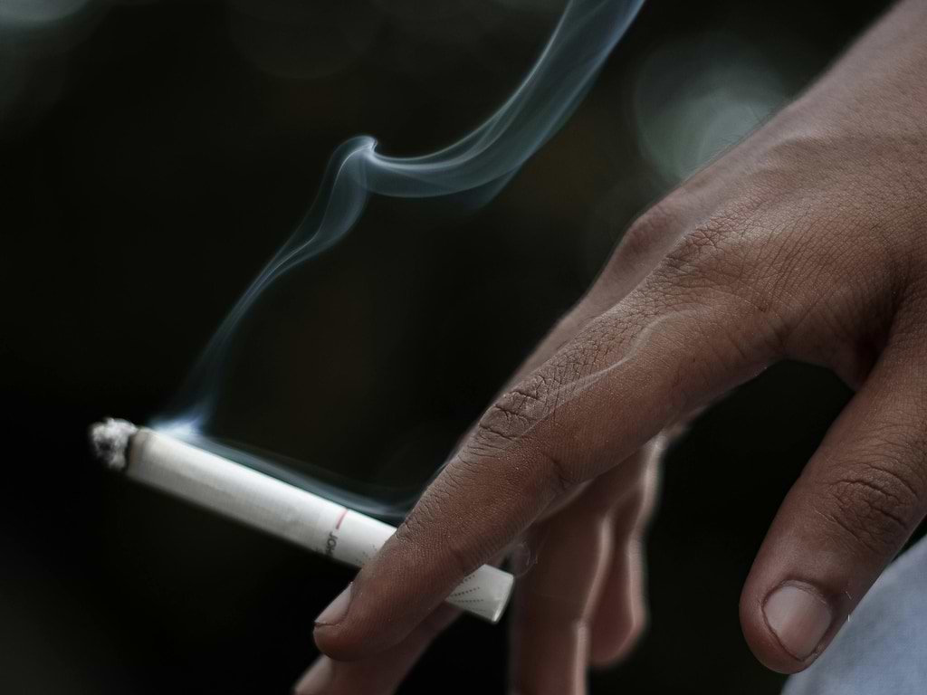 how to use a cigarette Smoke - Start Smoking All about cigarettes with a